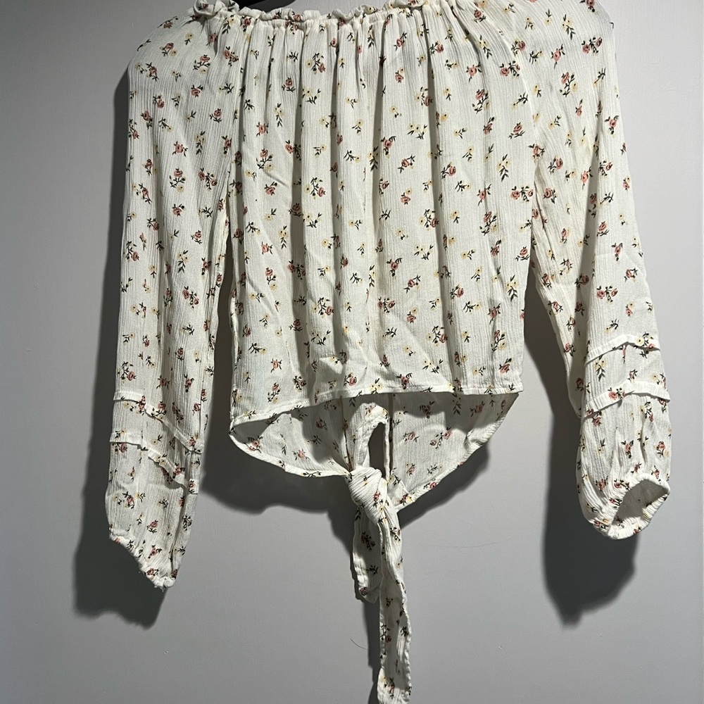 🌟3 for $25🌟 Hollister Juniors Floral Crop Top Front Tie Cream Blouse Top - Picture 4 of 7